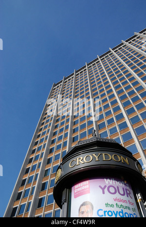 Croydon Zeichen unterhalb der Nestlé zentrale Gebäude. Stockfoto