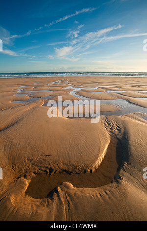 Muster in den Sand von Ebbe Embleton Bay offenbart. Stockfoto