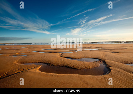 Muster in den Sand von Ebbe Embleton Bay offenbart. Stockfoto