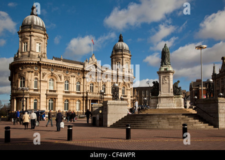 Königin Viktoria-Statue vor dem Maritime Museum in der alten Dock-Büros in Queen Victoria Square. Stockfoto