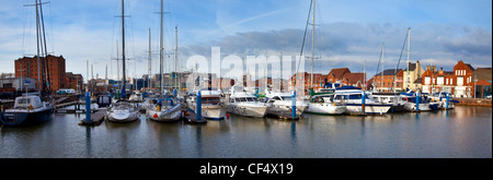 Boote vor Anker in Hull Marina. Stockfoto