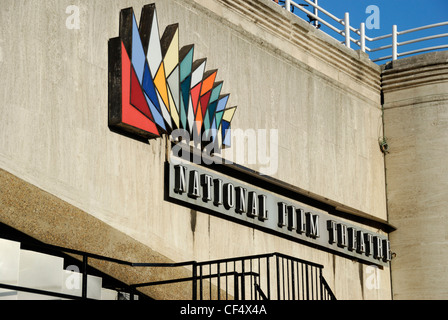 National Film Theatre Zeichen und Logos an einer Wand auf der Southbank. Stockfoto