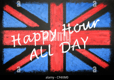 Pub Schild Tafel mit Kreide gezeichnet Union Jack, die "Happy Hour All Day" lautet Stockfoto
