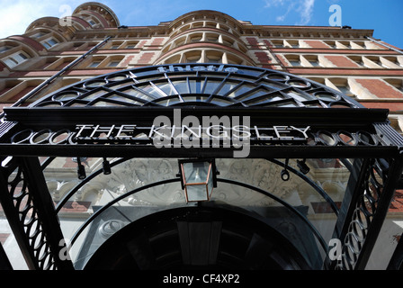 Das Exterieur des The Kingsley Hotel Thistle in Bloomsbury Way. Das Hotel ist benannt nach Charles Kingsley, Autor von Westward H Stockfoto