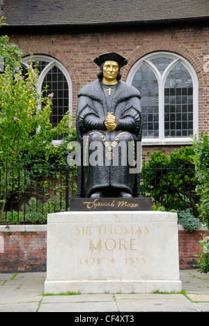 Statue von Sir Thomas More 1478-1535, englischer Jurist, Sozialphilosoph, Schriftsteller, Staatsmann und bekannter Humanist der Renaissance, Stockfoto