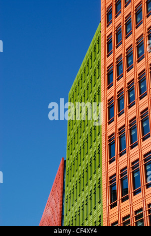 Die bunten glasierten Terrakotta-Exterieur von Central Saint Giles, ein neues Büro, wohnen, Einzelhandel und öffentlichen Raum Entwickl Stockfoto