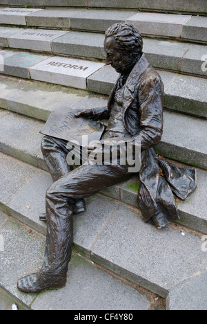 Statue von Thomas Attwood, der britische Ökonom und starke Kämpferin für Wahlreform in Chamberlain Quadrat. Die Statue ist Stockfoto