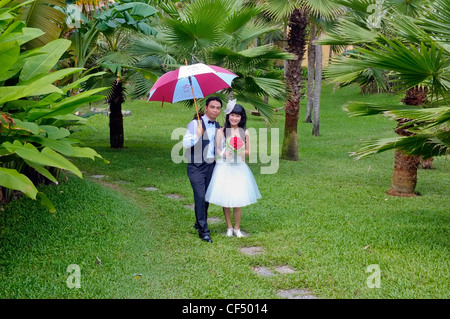 Braut und Bräutigam, vietnamesische Hochzeit, Park, Hoi an, Vietnam Stockfoto