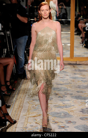 Marchesa New York Ready to Wear Frühling Sommer 2012Karen Elson Stockfoto