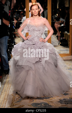 Marchesa New York Ready to Wear Frühling Sommer 2012Karen Elson Stockfoto