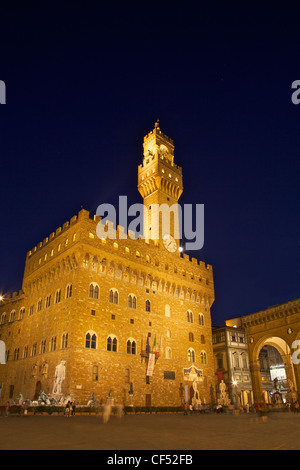 Palazzo Vecchio in der Abenddämmerung, Piazza della Signoria, Florenz, Toskana, Italien, Europa Stockfoto