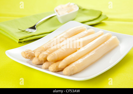 viele leckere weißer Spargel Stockfoto