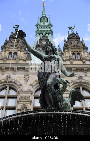 Hamburg-Statue in den Brunnen Stockfoto