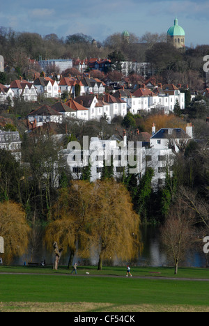 Blick auf Highgate von Hampstead Heath in London. Stockfoto