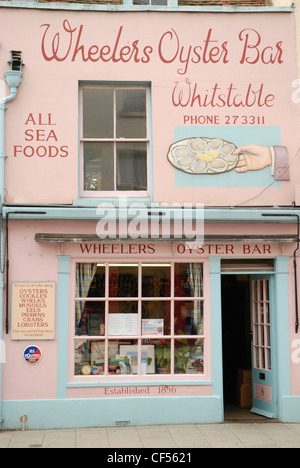 Exterieur des Wheelers Oyster Bar in Whitstable High Street. Stockfoto