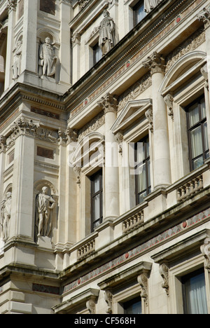 Reich verzierte Fassade des Foreign and Commonwealth Office Hauptquartier auf Horse Guards Road. Stockfoto