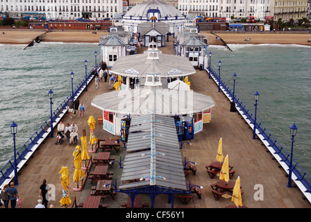 Blick zurück auf Eastbourne Pier von oben. Stockfoto