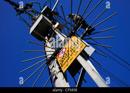 Hochspannung elektrische Energie Übertragung Pylon in Israel Stockfoto