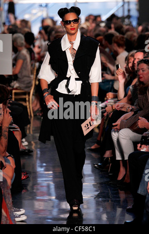 Jean-Paul Gaultier Paris bereit, WearSpringSummer 2012 Stockfoto