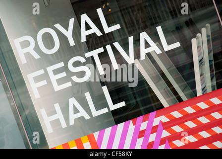 Royal Festival Hall Schild am Southbank Centre. Stockfoto