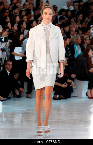 Louis Vuitton Paris bereit, WearSpringSummer 2012 Stockfoto