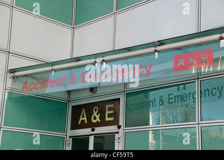 Der Eingang zur Notaufnahme am University College Hospital in London. Stockfoto