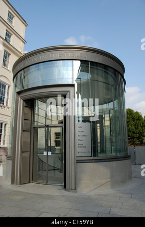 Der neue Pavillon-Eingang der Krypta Cafe am St Martins in der Feld-Kirche. Stockfoto