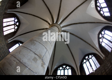 Die gewölbte Decke und Glas Fenster der Kapitelsaal in der Kathedrale von Worcester Stockfoto