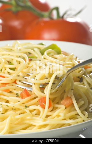 natürliche Frische Spaghetti Tomatensauce und Spargel Stockfoto