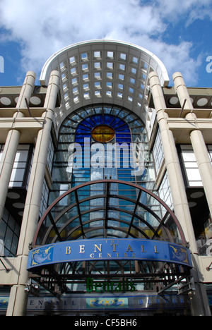 Der Haupteingang der Bentall Centre Shopping Mall in Kingston upon Thames. Stockfoto