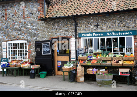 Der Dorfladen in kleinen Norfolk Dorf von Cley-Next-the-Sea, Küste North Norfolk, England, Großbritannien Stockfoto