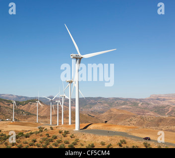 Windpark in der Nähe von Ardales, Provinz Malaga, Spanien. Windmühlen zur Stromerzeugung. Stockfoto