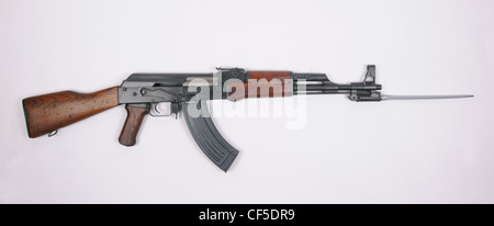 Chinesische Art 56 Gewehr. Basierend auf der gestempelten Empfänger russischen AKM mit integraler faltende Bajonett. Stockfoto