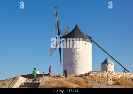Windmühlen, Consuegra, Provinz Toledo, La Mancha, Spanien. Stockfoto