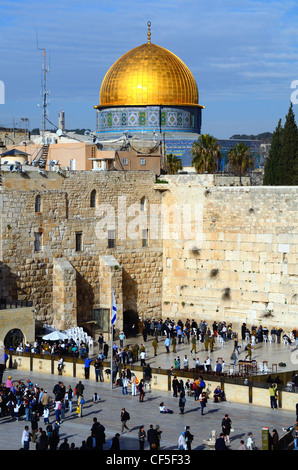 Die Kuppel des Gesteins und der Klagemauer, eine berühmte islamische und jüdische heilige Stätte in Jerusalem, Israel. Stockfoto