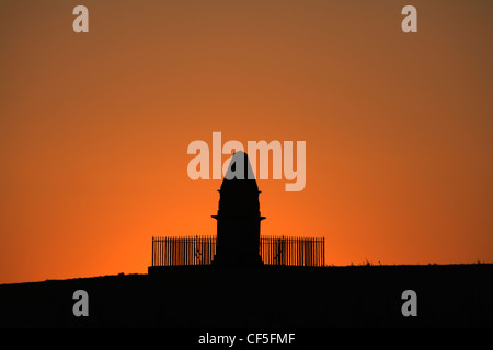 Silhouette von König Alfred Denkmal auf der Insel Edington bei Sonnenaufgang. Stockfoto