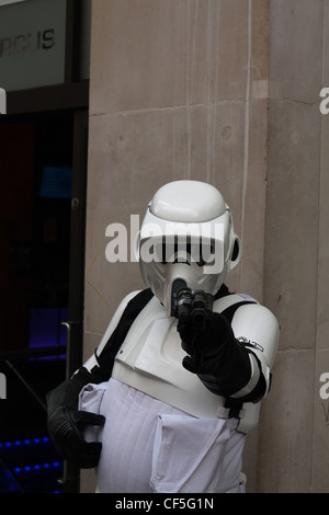 Ein SA-Mann aus Star Wars-Saga, die mit einer Pistole Stockfoto