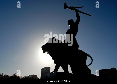 Queen Victoria Memorial Silhouette. Das Victoria Memorial ist eine imposante, hohen Gebäude des Bildhauers Thomas Brock (1911) mit Stockfoto