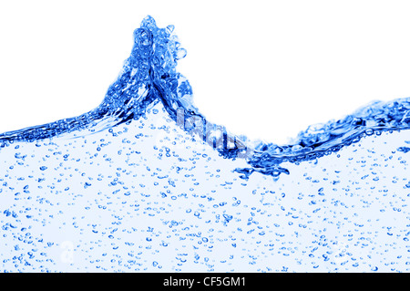 Gestochen scharfe, saubere, blaue Wasser vor weißem Hintergrund fotografiert. Stockfoto