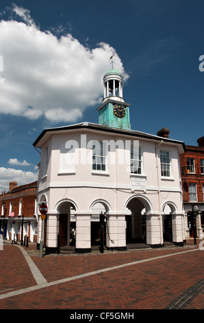 Blick auf das alte Rathaus im Zentrum von Godalming. Stockfoto