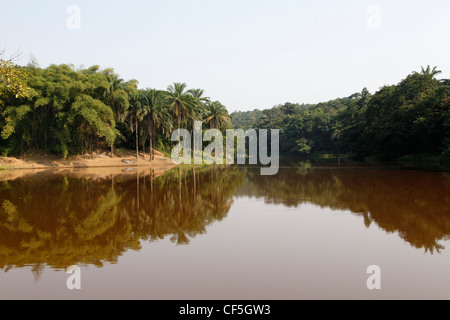 Ein Blick auf den Lukuya-Fluss außerhalb der Hauptstadt Kinshasa. Demokratische Republik Kongo. Stockfoto