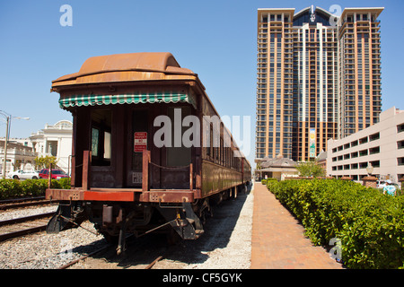 alte Dampfmaschine und Kutschen der Orangenblüten-Bahn in der Church street station Orlando Florida usa Stockfoto