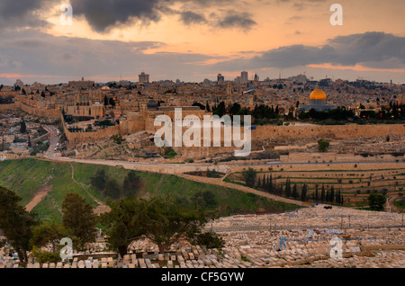 Skyline von Jerusalem, Israel in der Altstadt betrachtet von Ölberg. Stockfoto