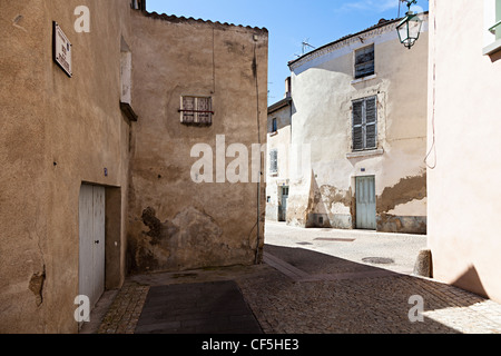 Leere Seitenstraße in Issoire, Puy-de-Dome, Auvergne, Frankreich Stockfoto