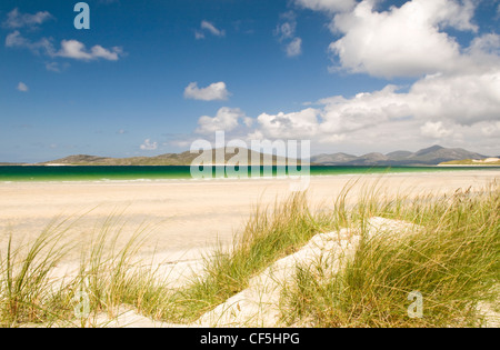 Blick auf das Meer von den Sanddünen am Seilebost Strand auf der Insel Harris. Stockfoto