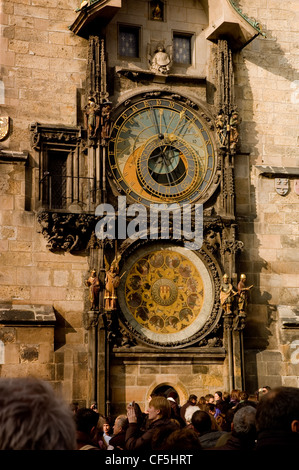 Die berühmte astronomische Uhr in Prag Stockfoto