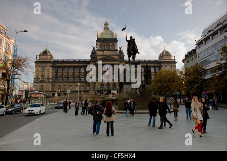 Wenzelplatz und dem Nationalmuseum in Prag, Tschechische Republik Stockfoto