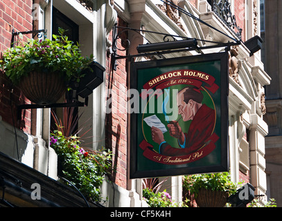 Inn-Schild draußen die Sherlock Holmes-Gasthaus und Restaurant in Northumberland Street. Stockfoto