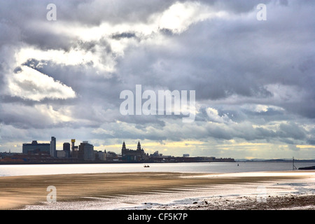 Liverpool über den Mersey von New Brighton. Zwischen dem 17. und 18. Jahrhundert war Liverpool den größten Hafen in th Stockfoto