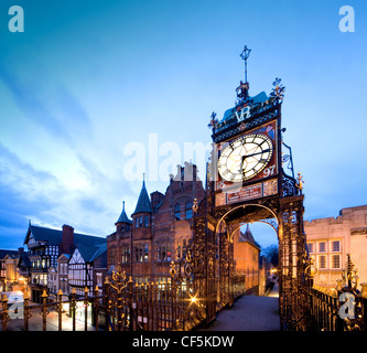 Ein Blick auf das Eastgate Clock in Chester. Die Uhr wurde gebaut, um Königin Victorias Diamant-Jubiläum von 1897, aber erinnern sie Stockfoto